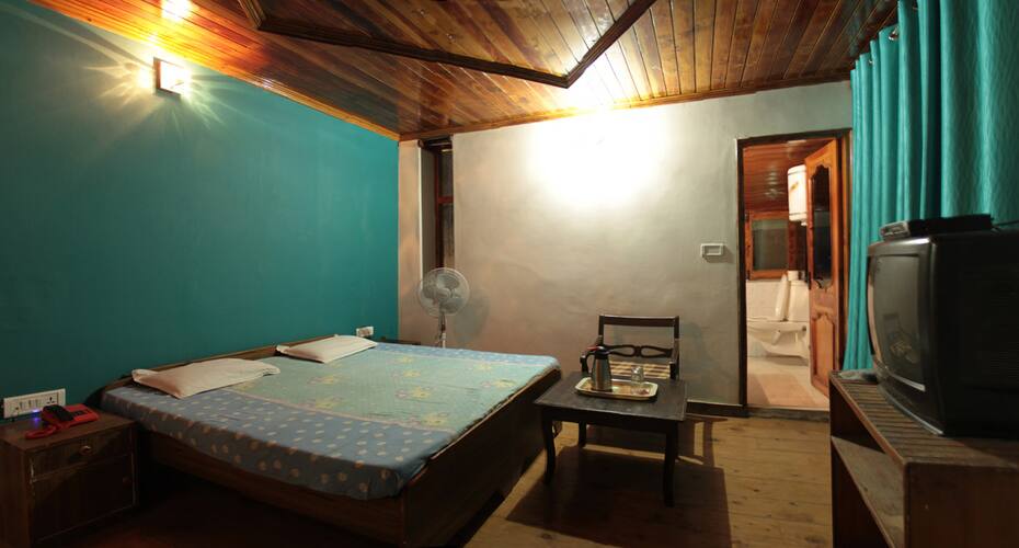 Hotel Jai Room & Restaurant, Manali 4